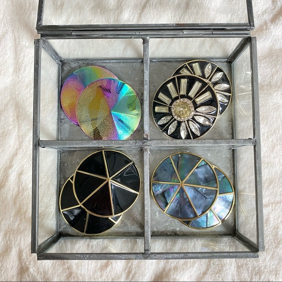 Frends Layla Black and Gold Headphones + 4 Caps - Picture 4 of 5